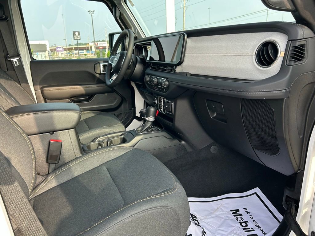 Used 2025 Jeep Wrangler Unlimited Sahara AWD/4WD image 3