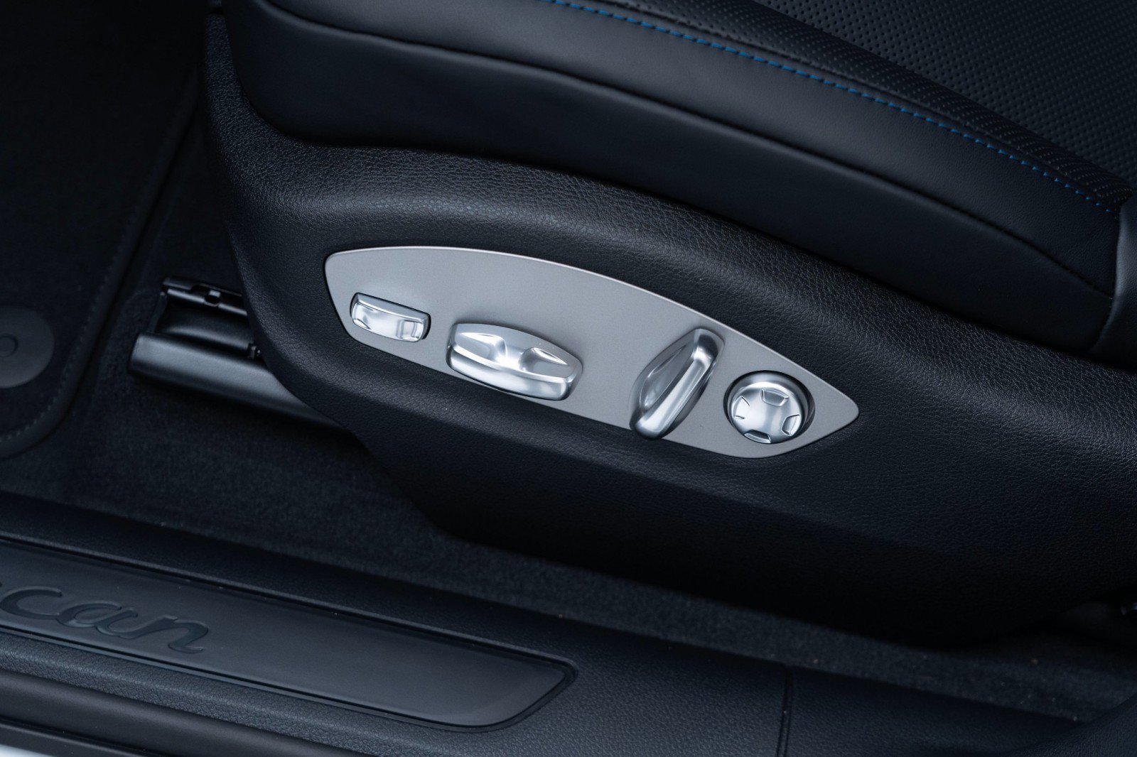 New 2025 Porsche Macan image 15