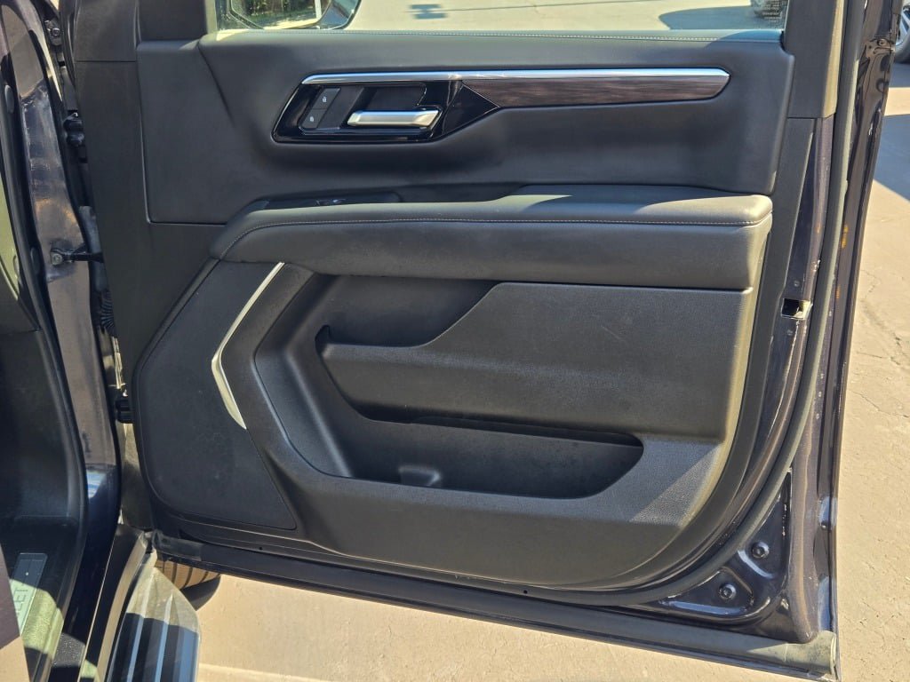 Certified 2025 Chevrolet Tahoe LT AWD/4WD image 6