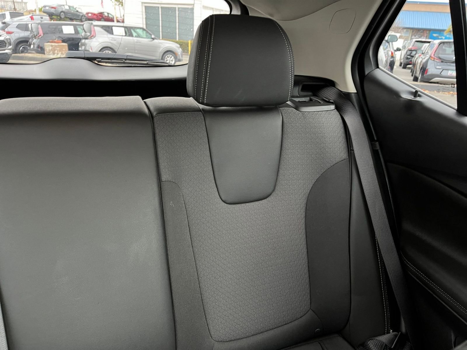 Used 2025 Buick Encore GX Preferred AWD/4WD image 38