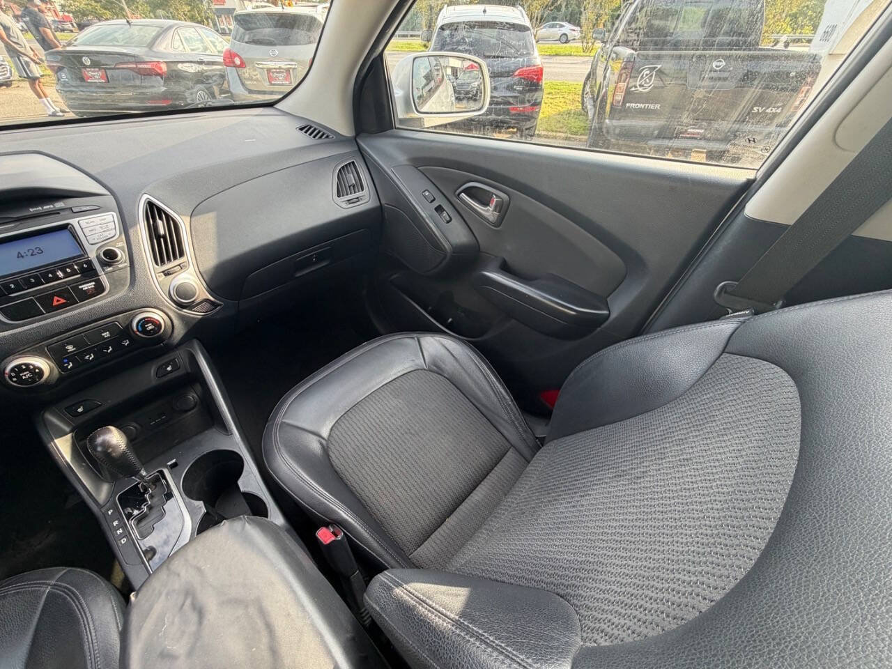Used 2011 Hyundai Tucson GLS AWD/4WD image 34