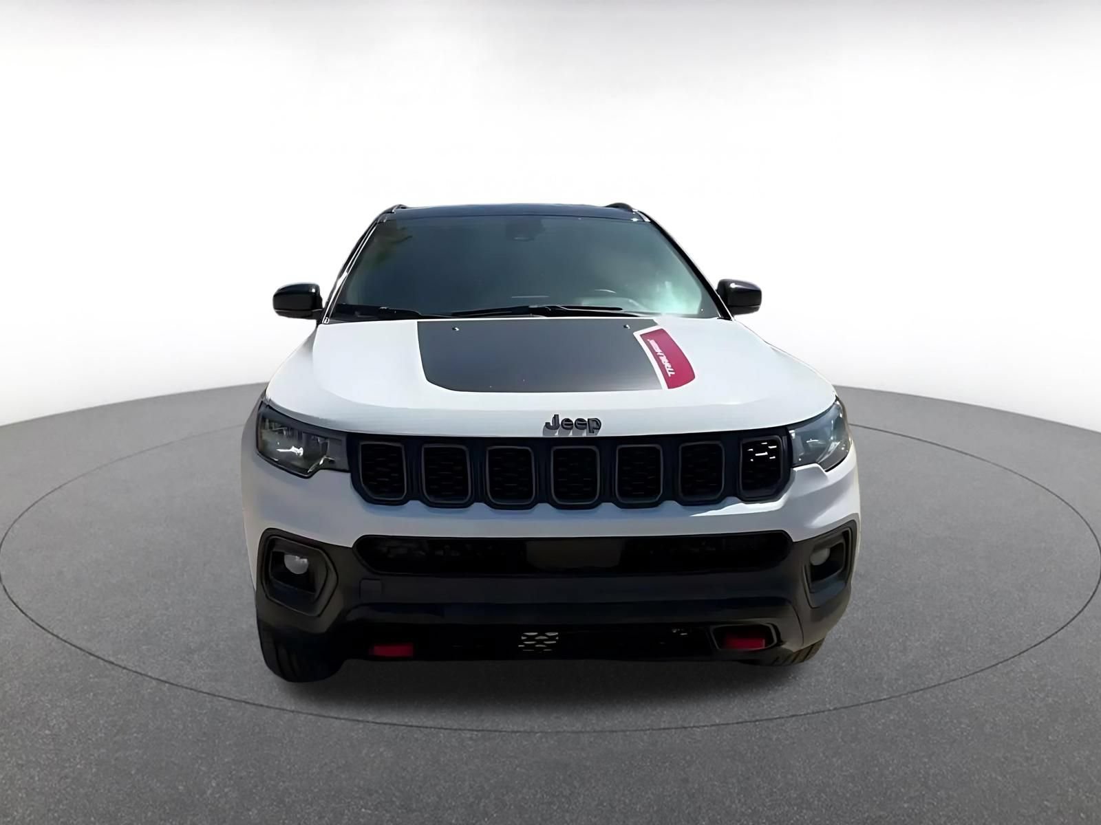 Used 2025 Jeep Compass Trailhawk AWD/4WD image 4