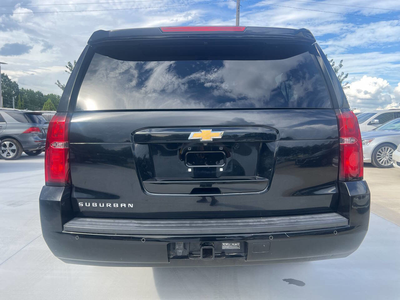 Used 2017 Chevrolet Suburban LT image 5