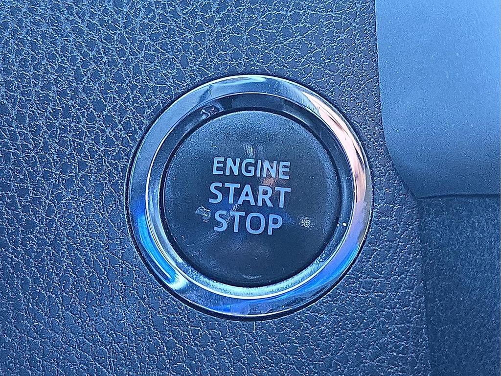 Used 2018 Toyota Highlander XLE w/ Carpet Mat Package (TMS) image 25