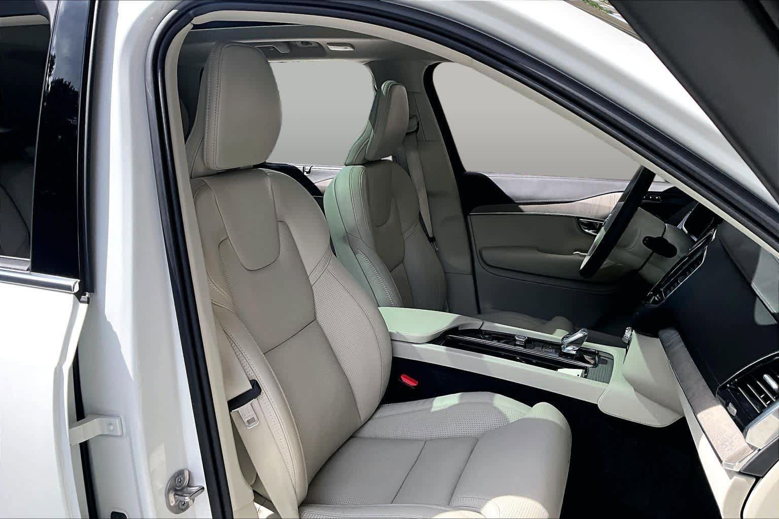 Used 2025 Volvo XC90 T8 Ultra w/ Protection Package Premier AWD/4WD image 9