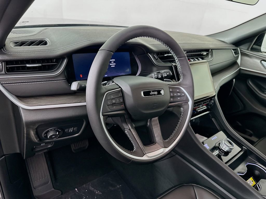 New 2025 Jeep Grand Cherokee L Limited w/ Black Appearance Package image 13