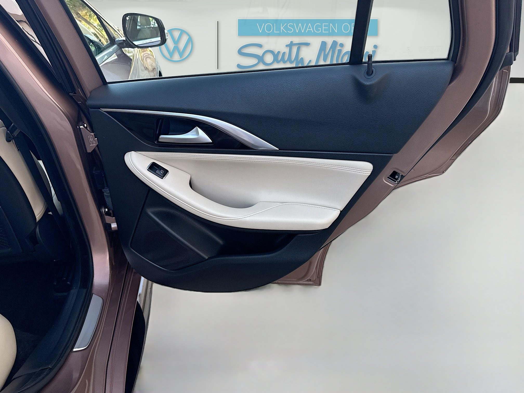 Used 2017 INFINITI QX30 Premium w/ Navigation Package image 30