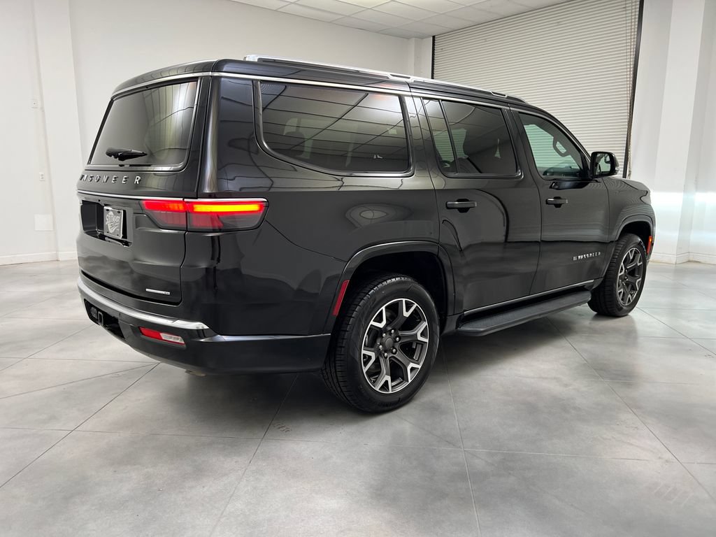 Used 2024 Jeep Wagoneer Series III AWD/4WD image 9