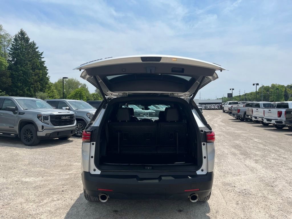 Used 2022 Chevrolet Traverse RS w/ LPO, Floor Liner Package AWD/4WD image 11