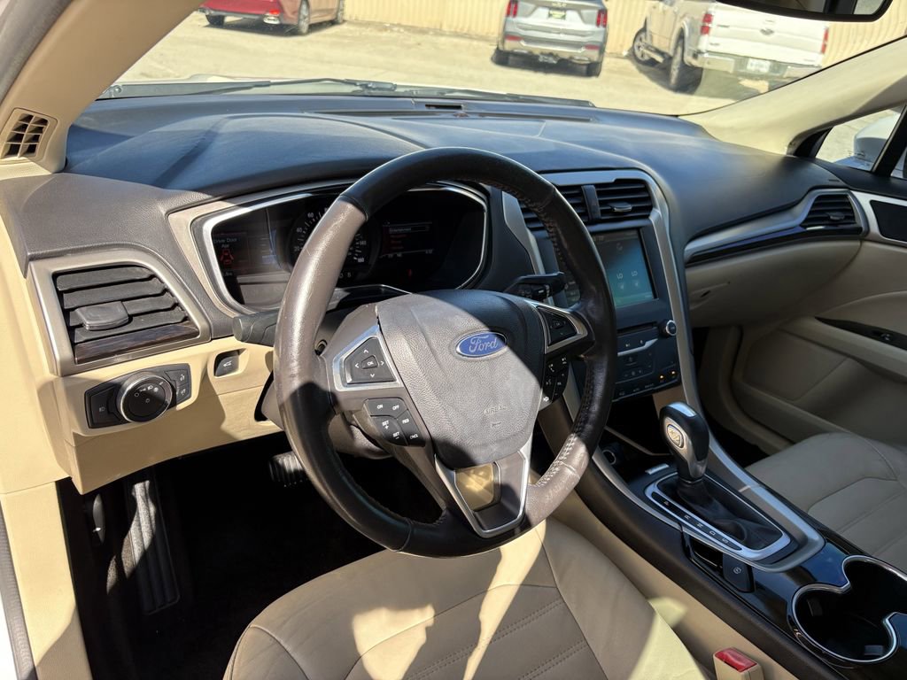 Used 2015 Ford Fusion SE w/ Equipment Group 202A image 14