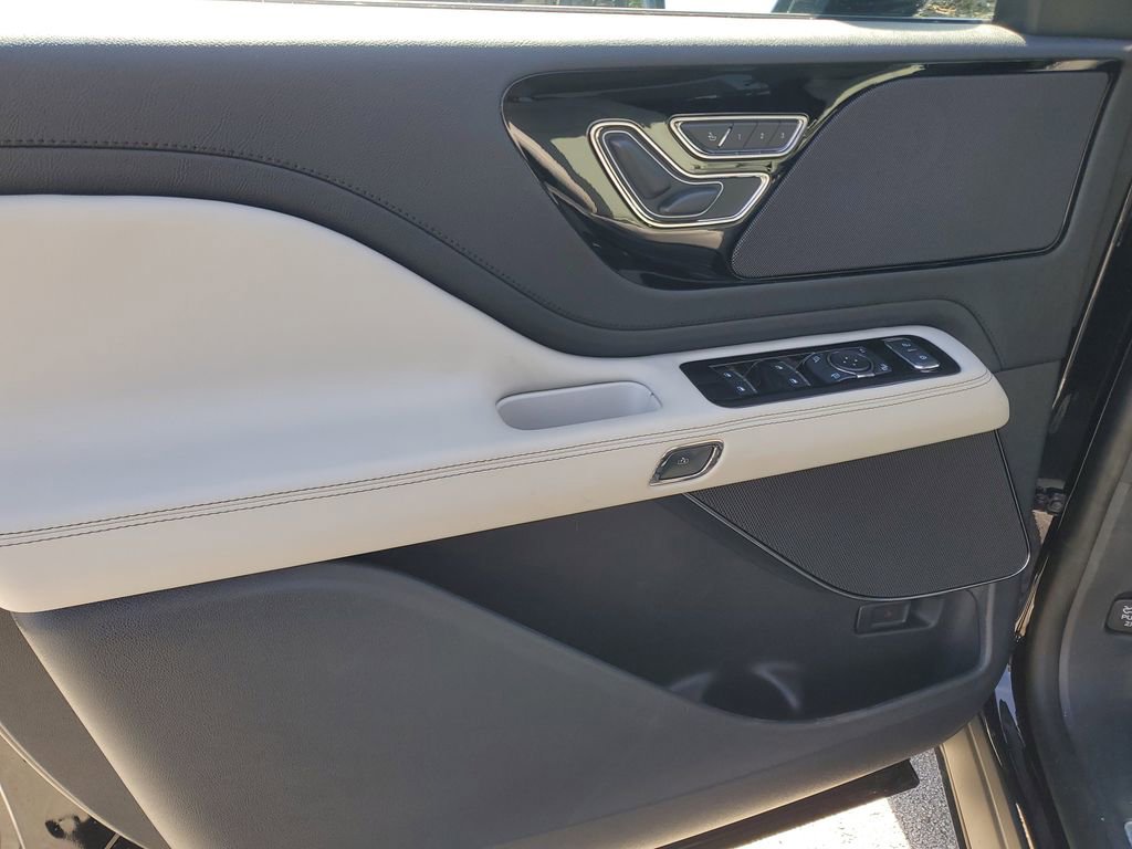 New 2026 Lincoln Aviator 2WD image 18