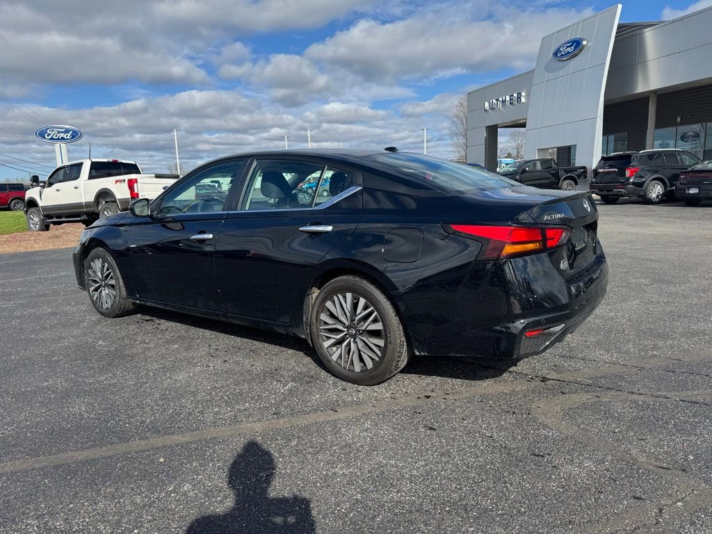 Used 2024 Nissan Altima 2.5 SV image 3