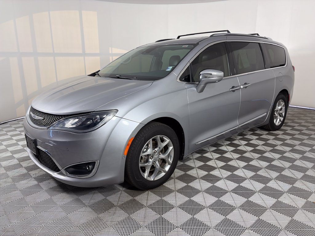 Used 2017 Chrysler Pacifica Limited w/ Advanced Safetytec Group FWD image 3