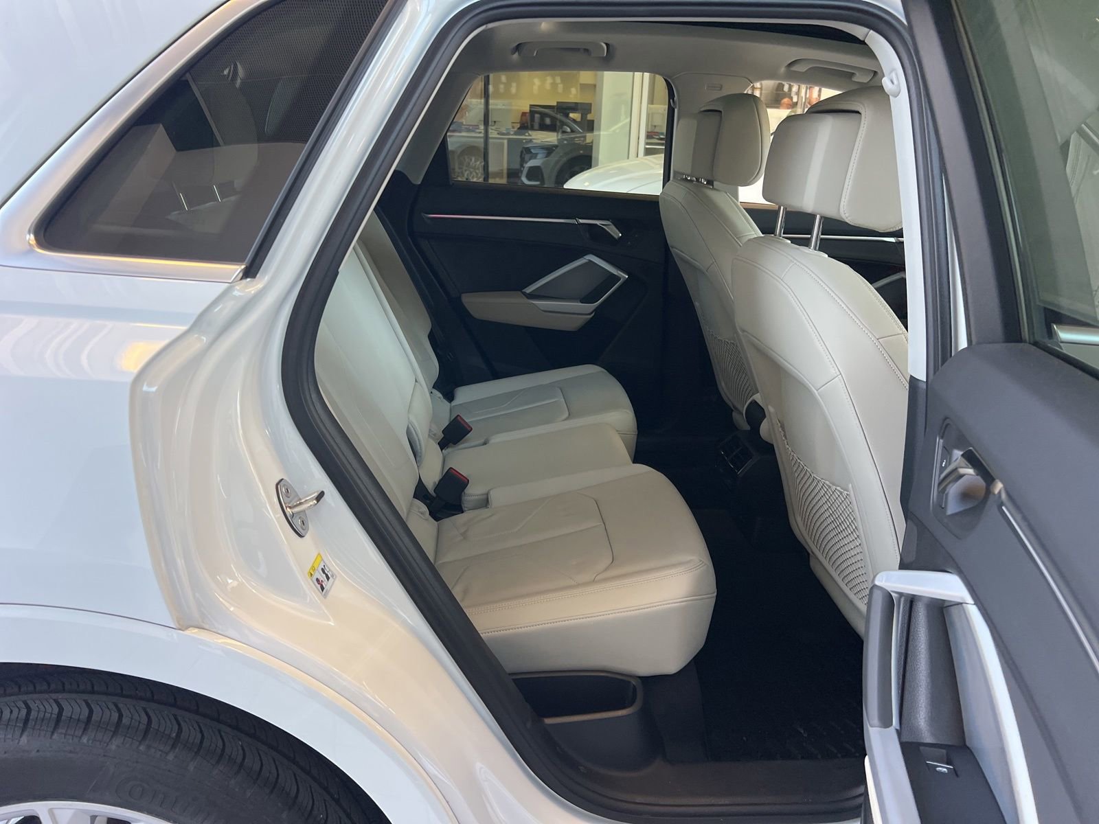 Used 2025 Audi Q3 2.0T Premium Plus w/ Premium Plus Package image 37