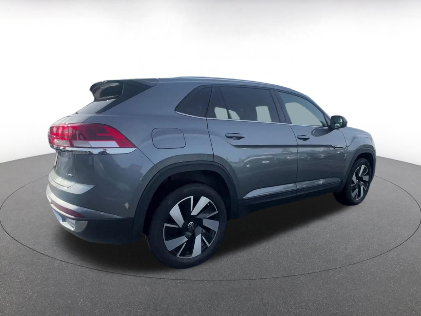 Used 2025 Volkswagen Atlas Cross Sport SE image 14