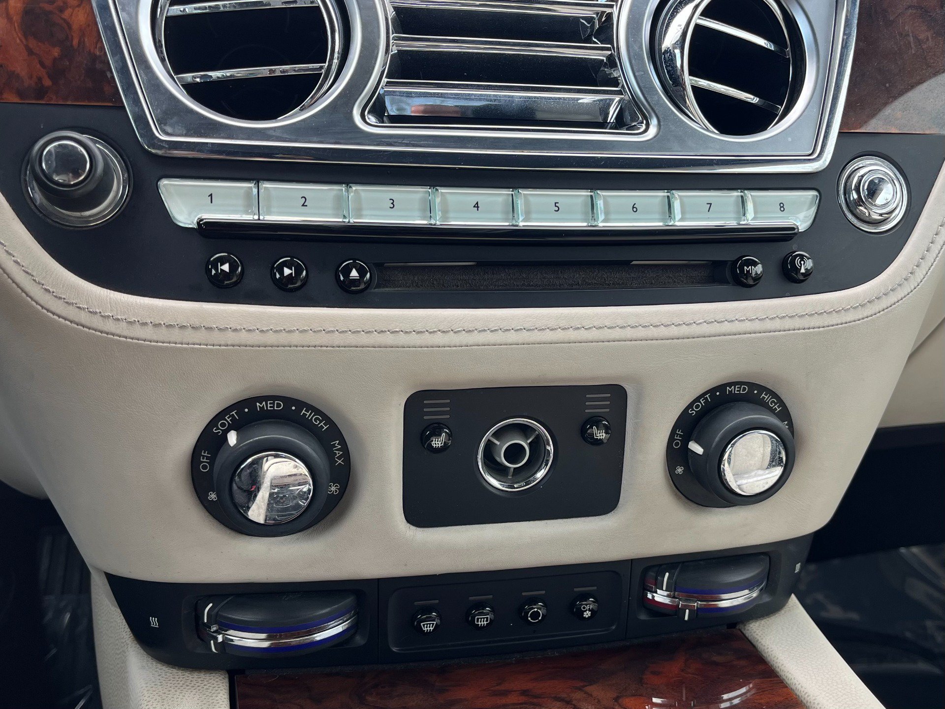 Used 2016 Rolls-Royce Wraith RWD image 44