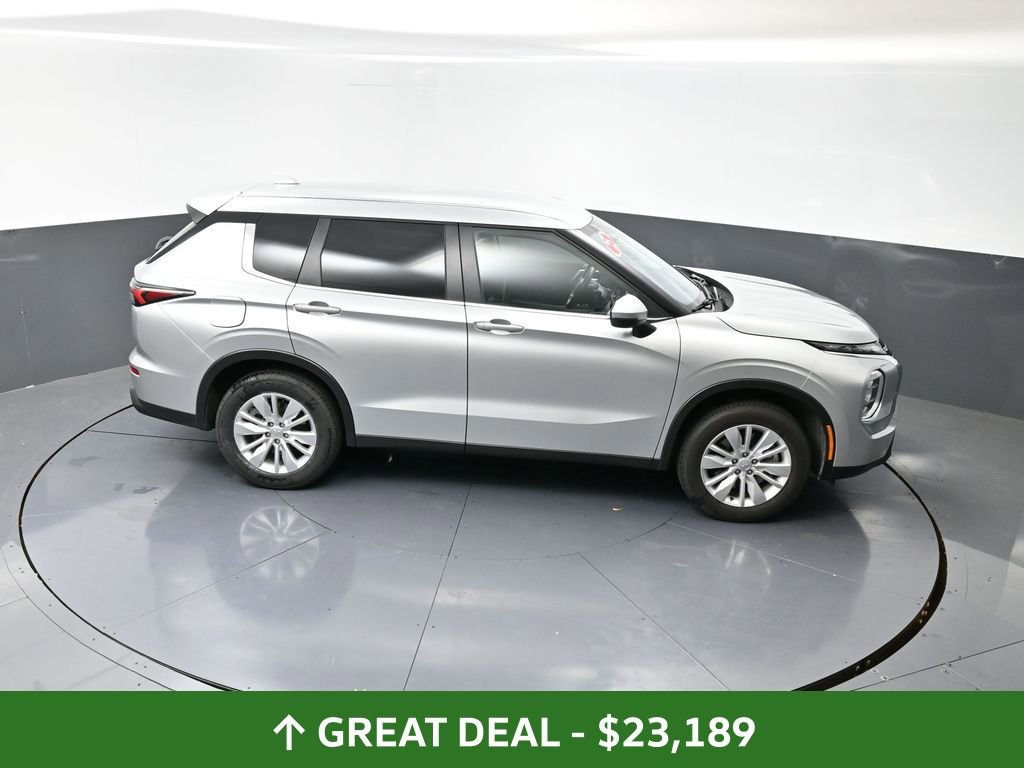 Used 2025 Mitsubishi Outlander ES image 41