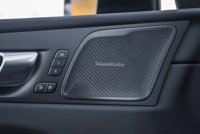 New 2026 Volvo XC60 B5 Ultra w/ Protection Package Premier image 39