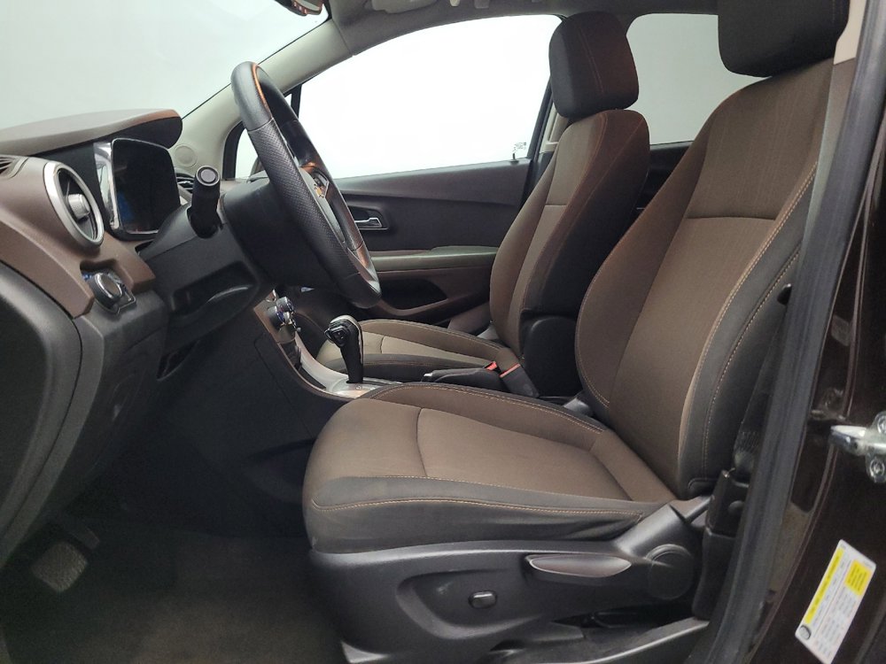 Used 2015 Chevrolet Trax LT w/ LT Sun and Sound Package image 17