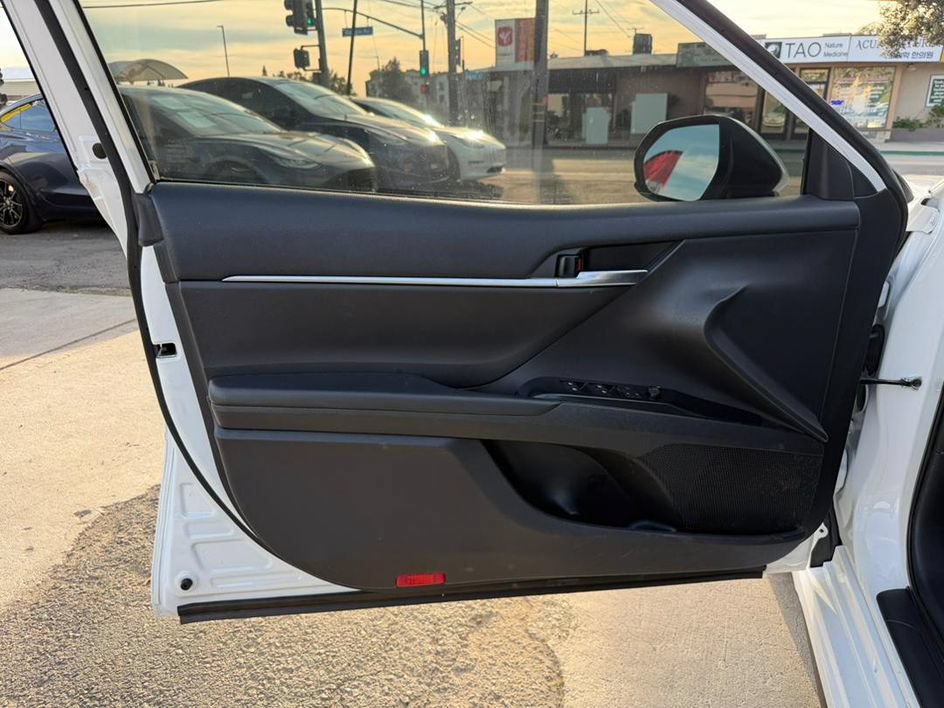 Used 2020 Toyota Camry SE FWD image 25