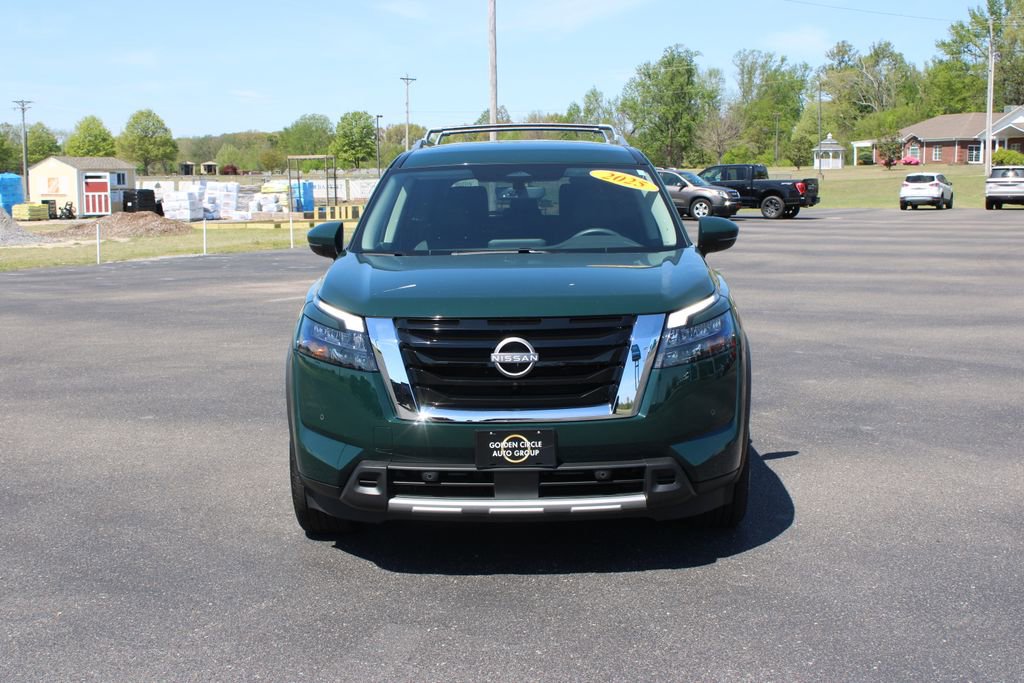 Used 2025 Nissan Pathfinder SL image 3