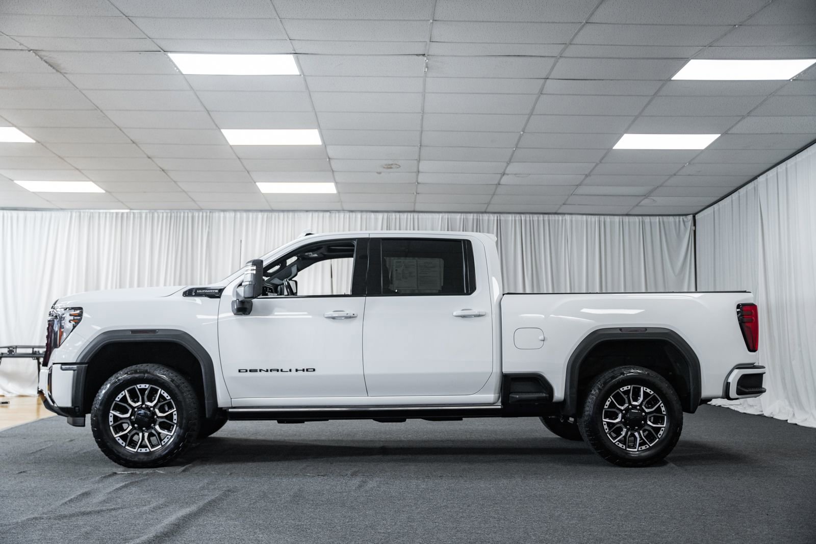 Used 2024 GMC Sierra 3500 Denali Ultimate image 5