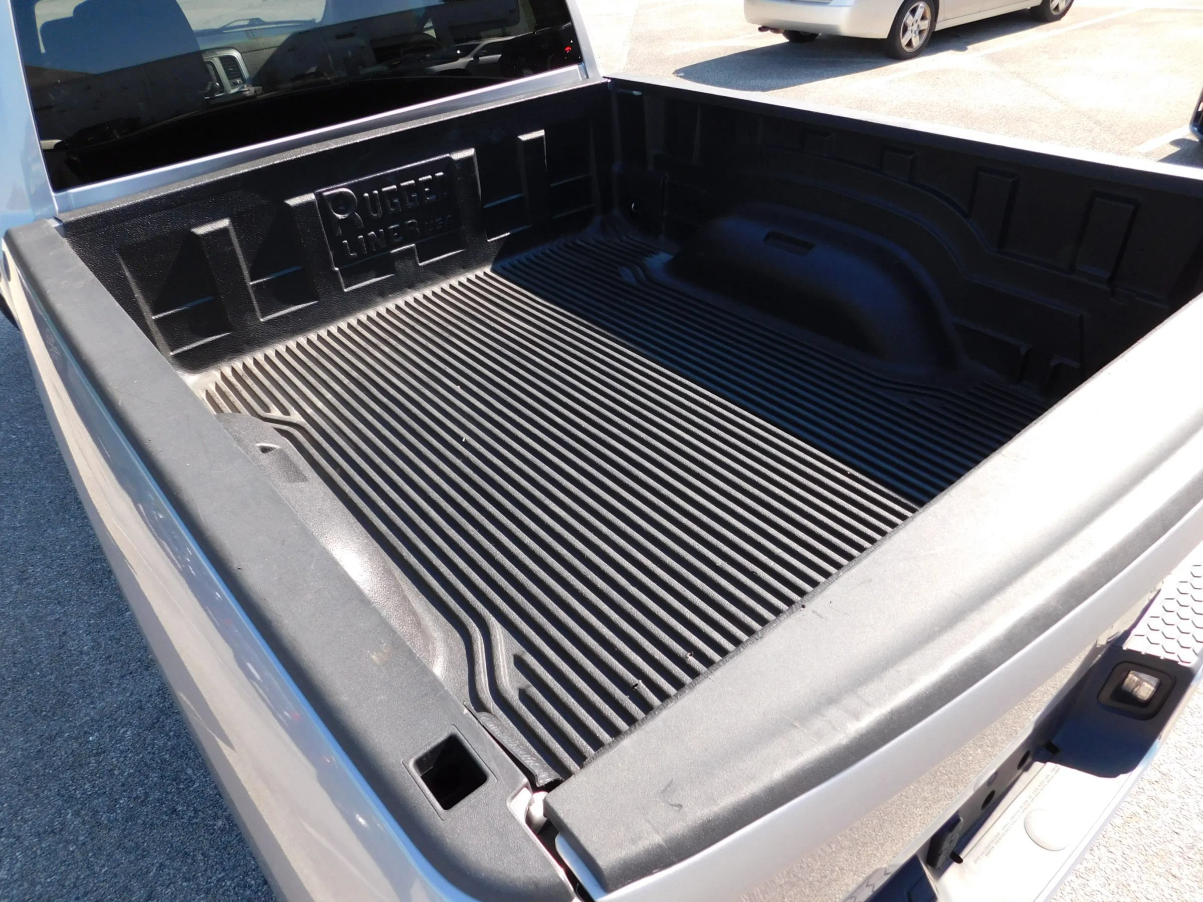Used 2024 RAM 1500 Classic SLT AWD/4WD image 8