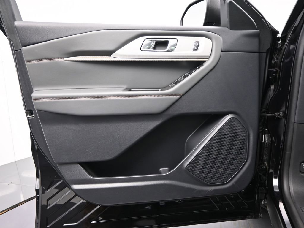 New 2025 Ford Explorer Active w/ Active Comfort Package image 11