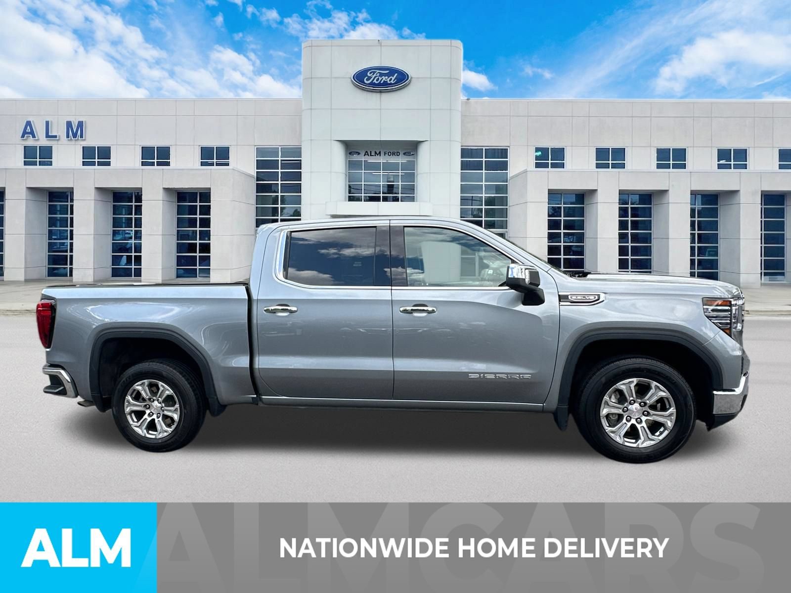 Used 2025 GMC Sierra 1500 SLT RWD image 4