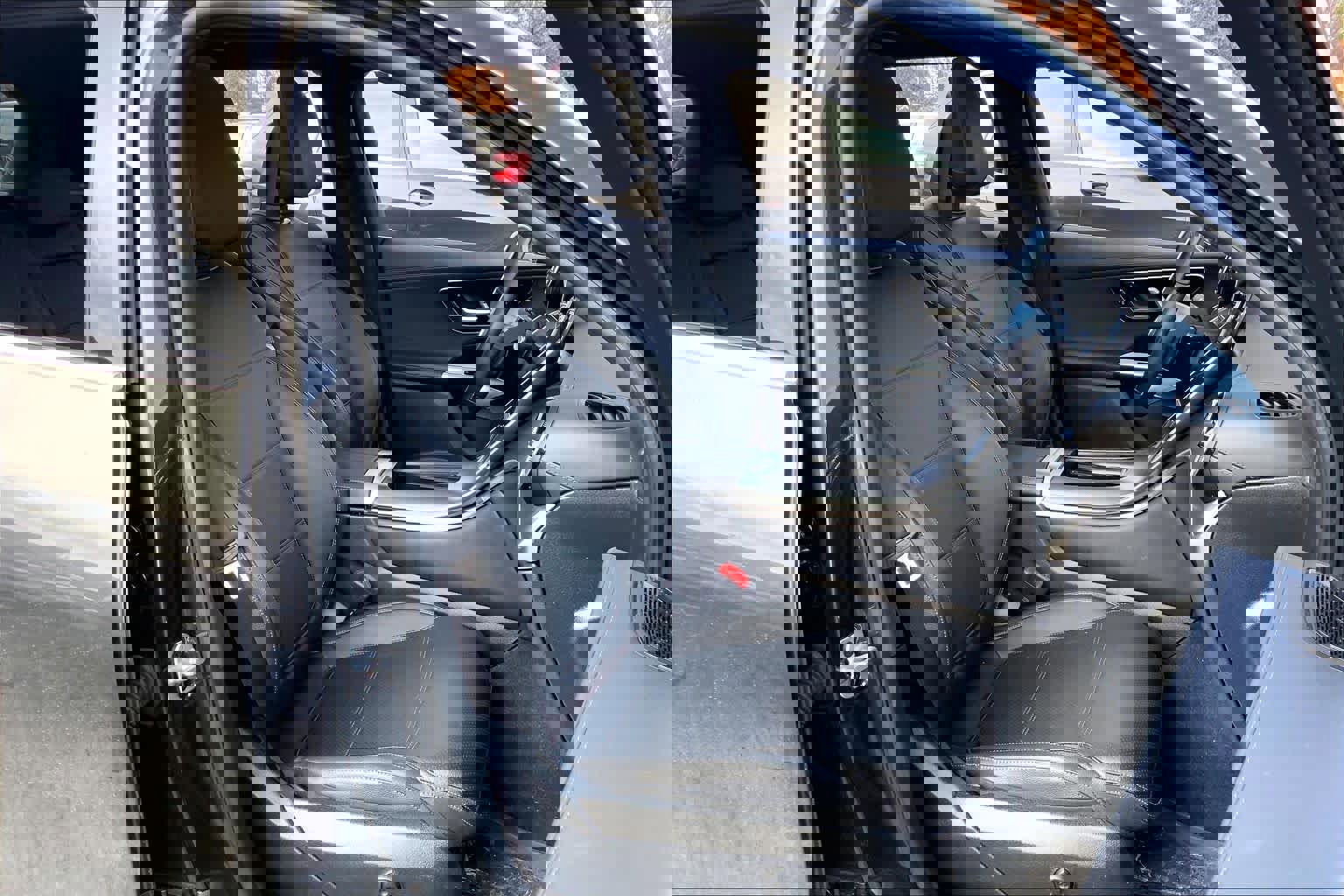 Used 2024 Mercedes-Benz GLC 300 4MATIC image 8