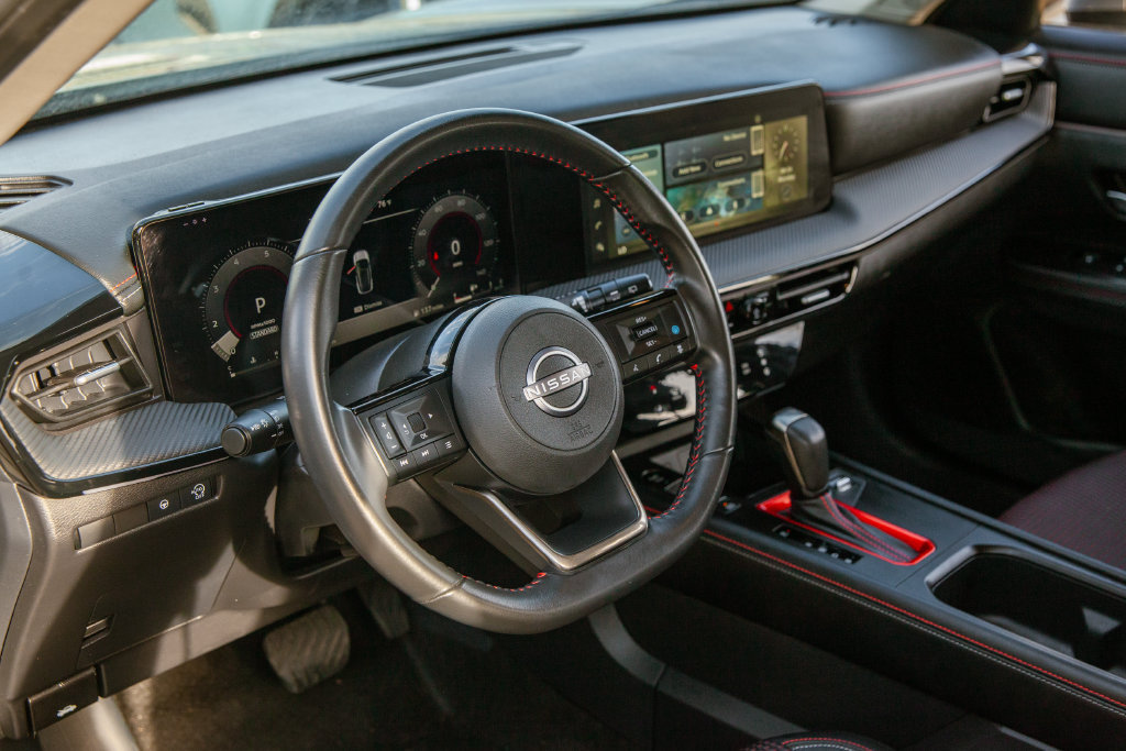Used 2025 Nissan Kicks SR FWD image 10