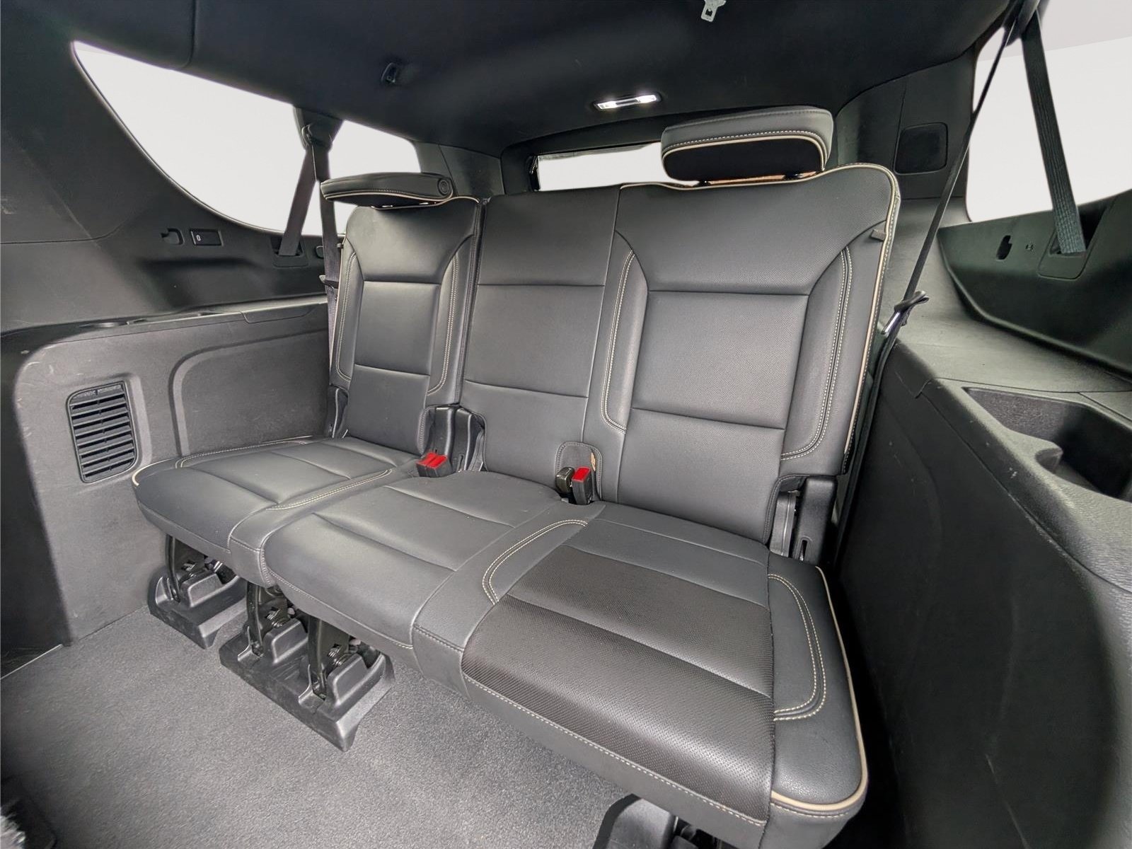 Used 2024 Chevrolet Suburban Premier RWD image 17