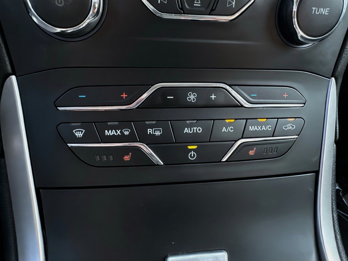 Used 2016 Ford Edge SEL w/ Equipment Group 201A FWD image 22