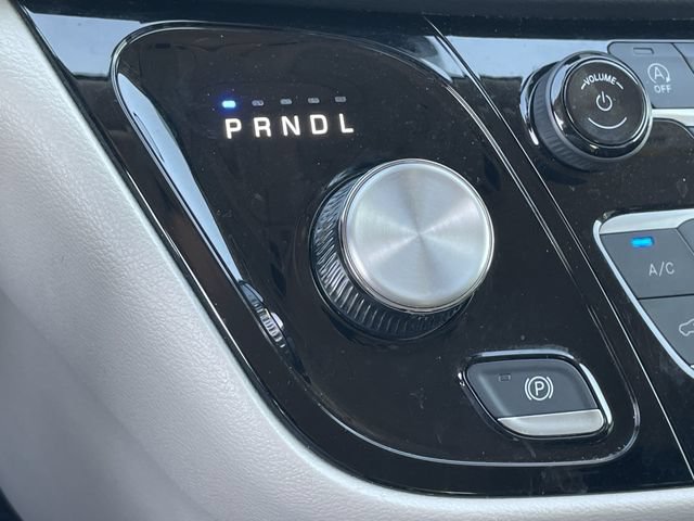 Used 2023 Chrysler Pacifica Touring-L FWD image 21