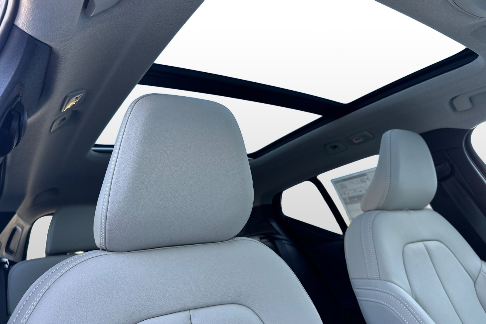 New 2026 Volvo XC40 B5 Plus w/ Protection Package Premier image 19