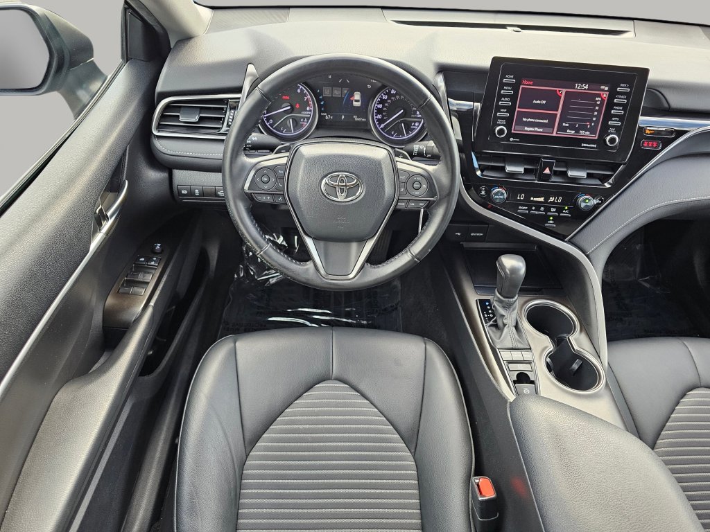 Used 2022 Toyota Camry SE image 3