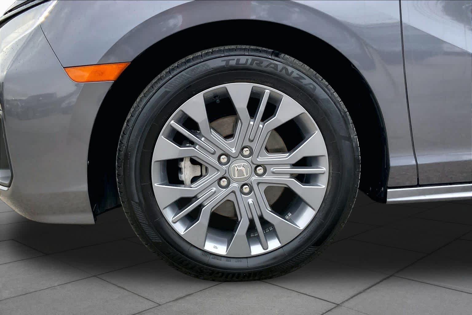 Used 2025 Honda Odyssey Touring image 11