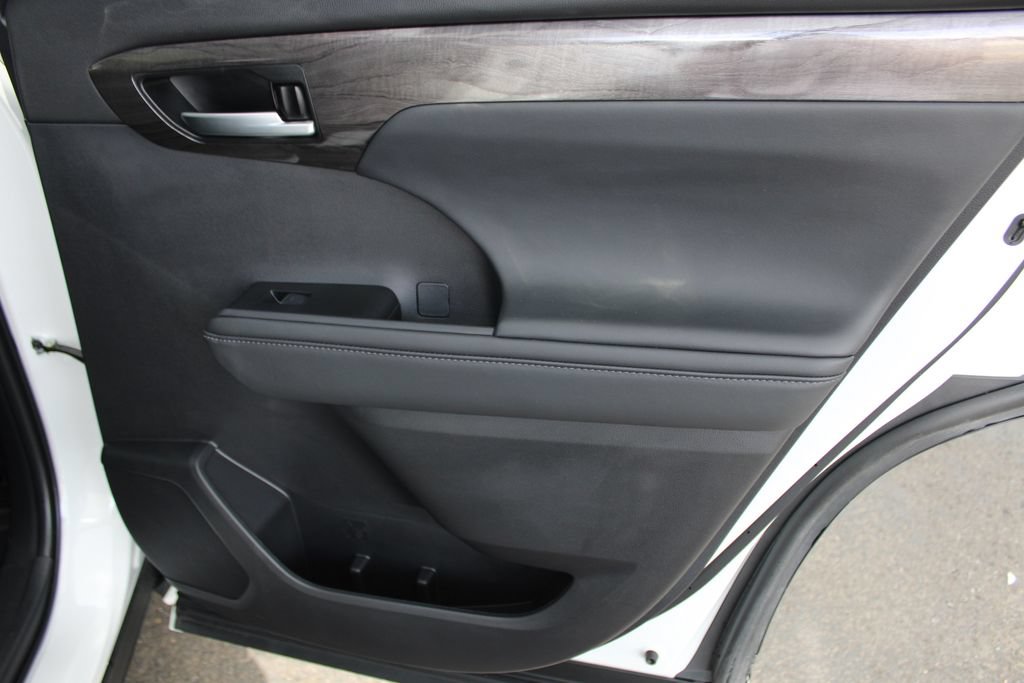 Certified 2026 Toyota Highlander Platinum AWD/4WD image 61