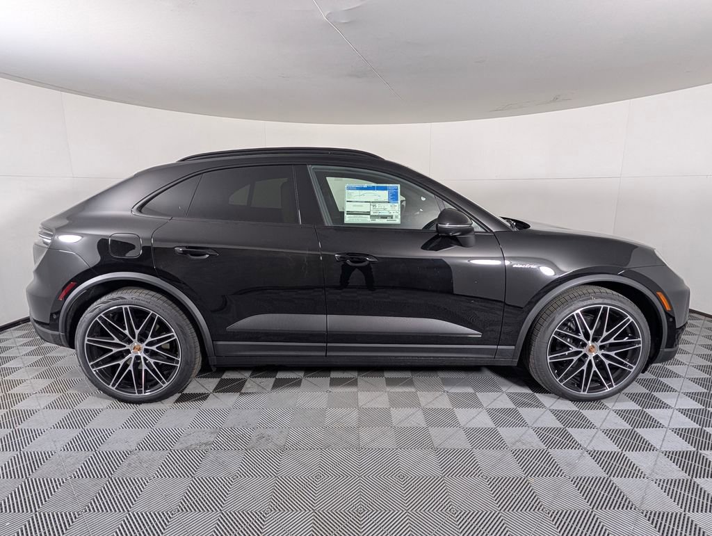 New 2026 Porsche Macan 4 Electric image 8