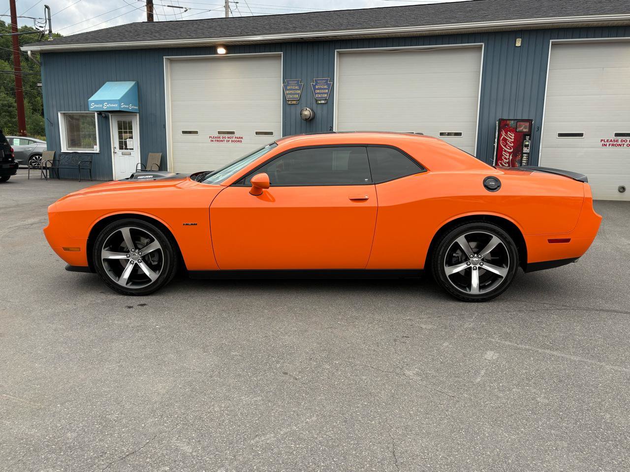 Used 2014 Dodge Challenger R/T RWD image 2
