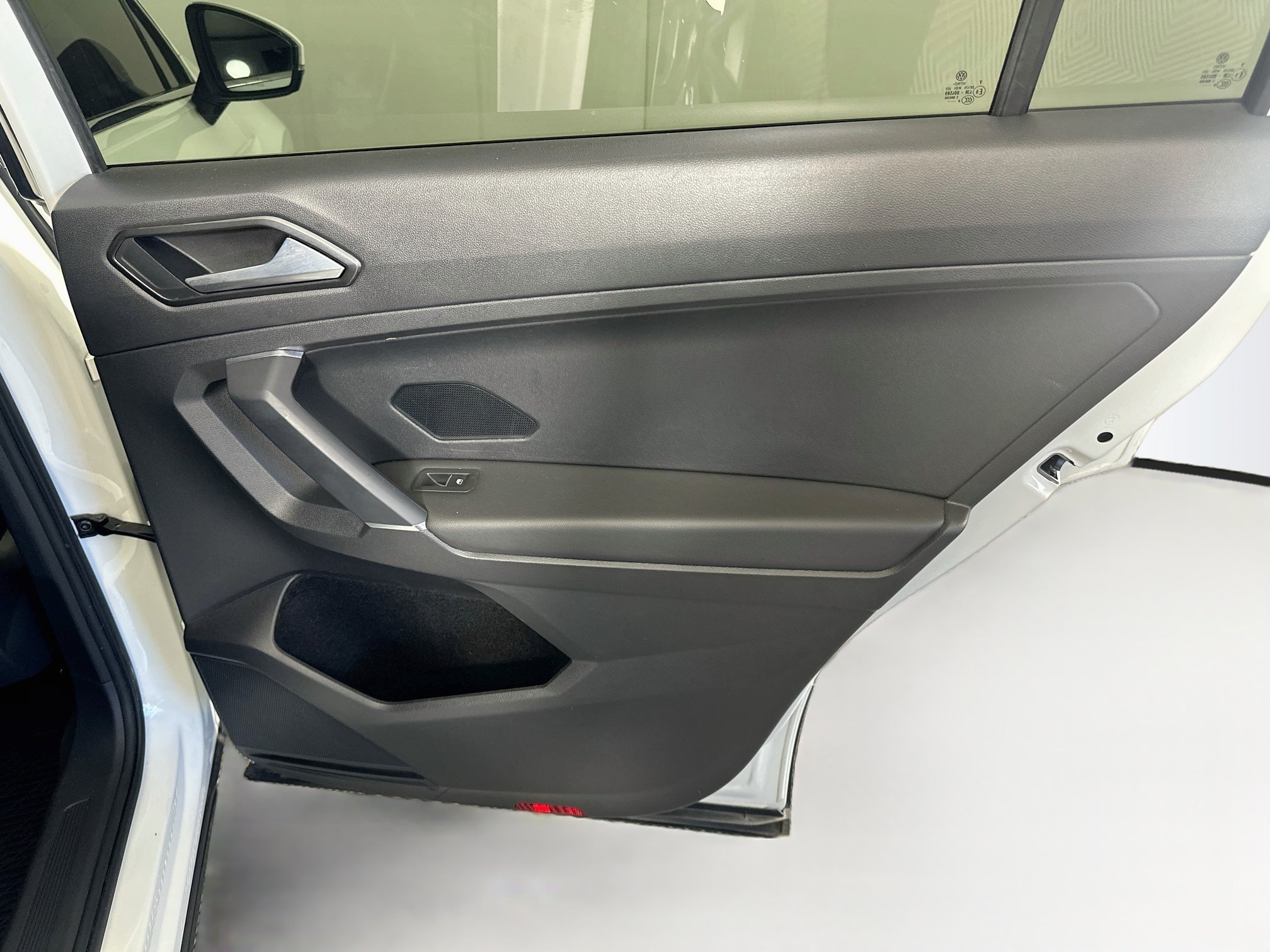 Used 2018 Volkswagen Tiguan SE FWD image 27