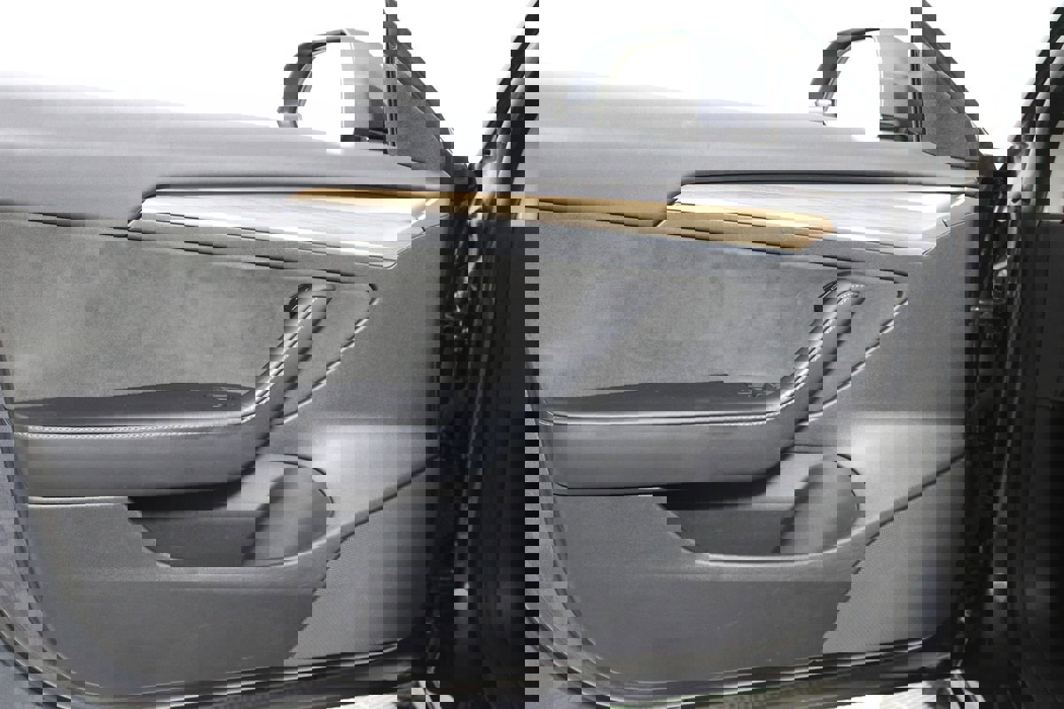 Used 2023 Tesla Model 3 Standard Range image 7