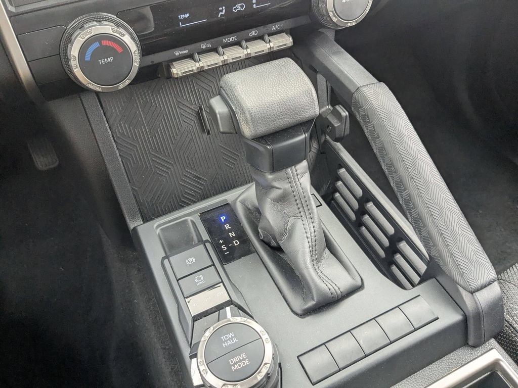 Used 2025 Toyota 4Runner SR5 AWD/4WD image 22