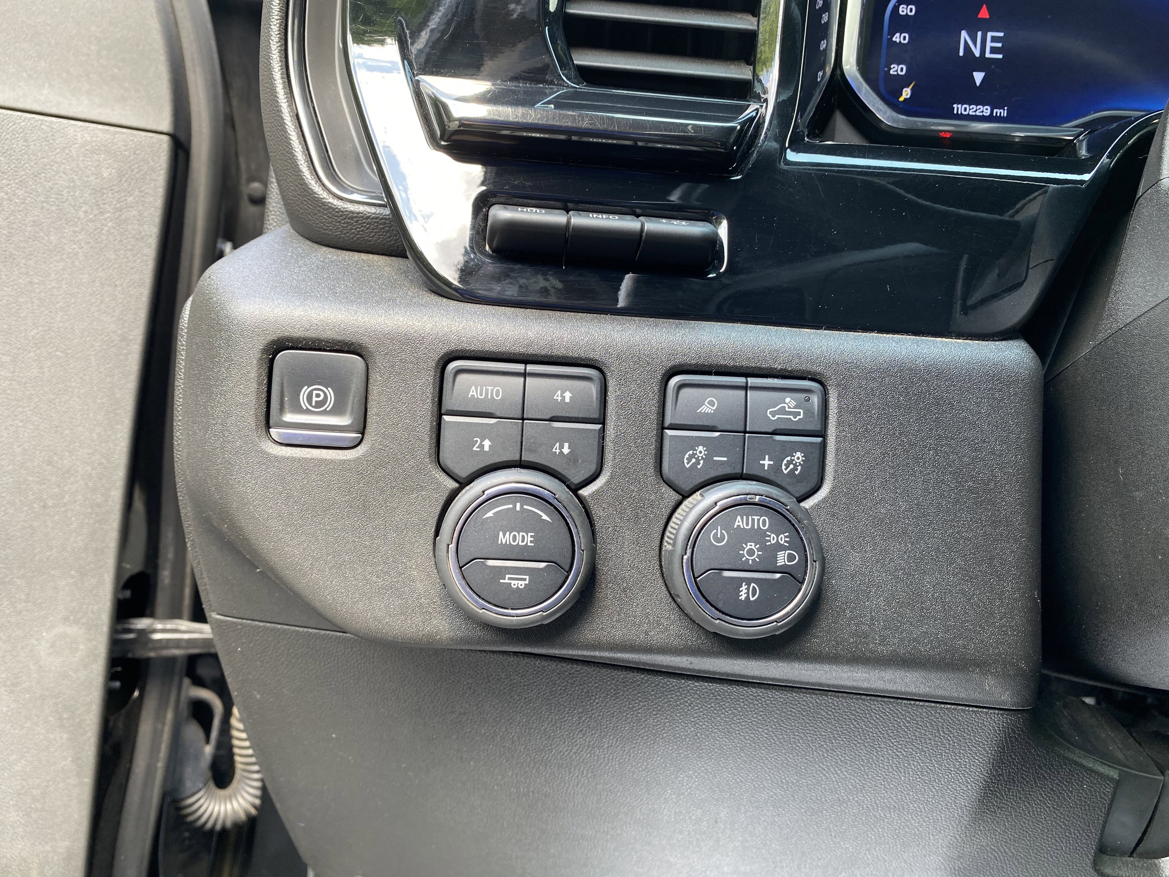 Used 2024 Chevrolet Silverado 2500 ZR2 w/ Technology Package AWD/4WD image 18