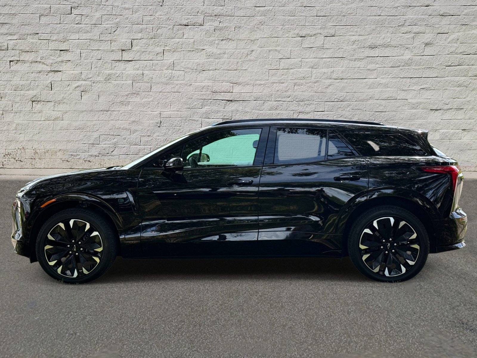 Used 2025 Chevrolet Blazer EV RS AWD/4WD image 2