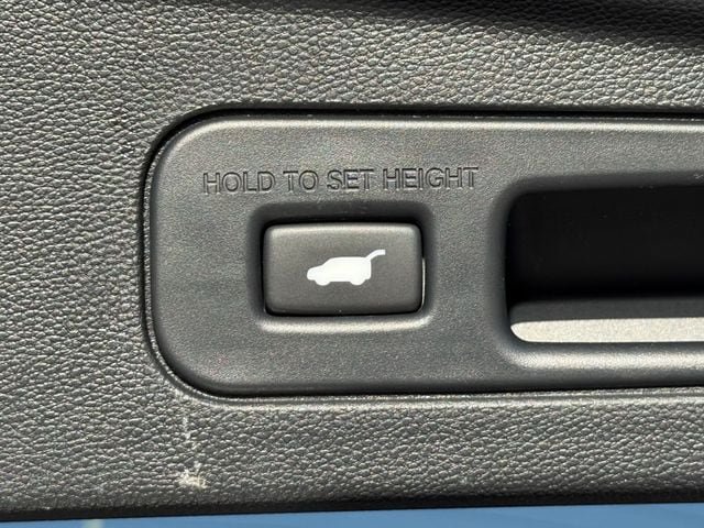 Certified 2025 Acura MDX w/ Technology Package FWD image 33