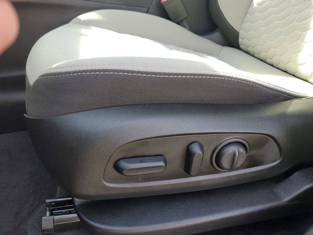 Used 2020 Chevrolet Equinox LT image 23