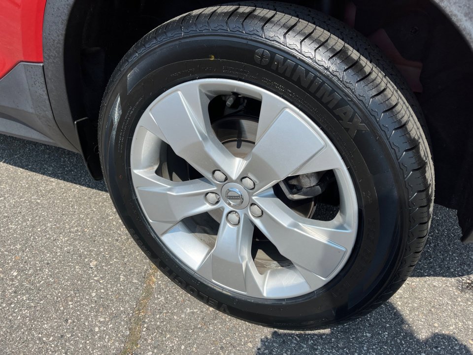 Used 2019 Volvo XC40 T4 Momentum image 24