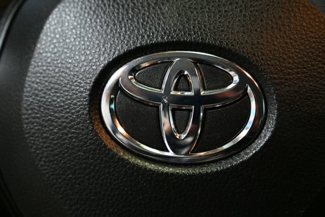 Used 2020 Toyota Corolla LE w/ LE Premium Package FWD image 34