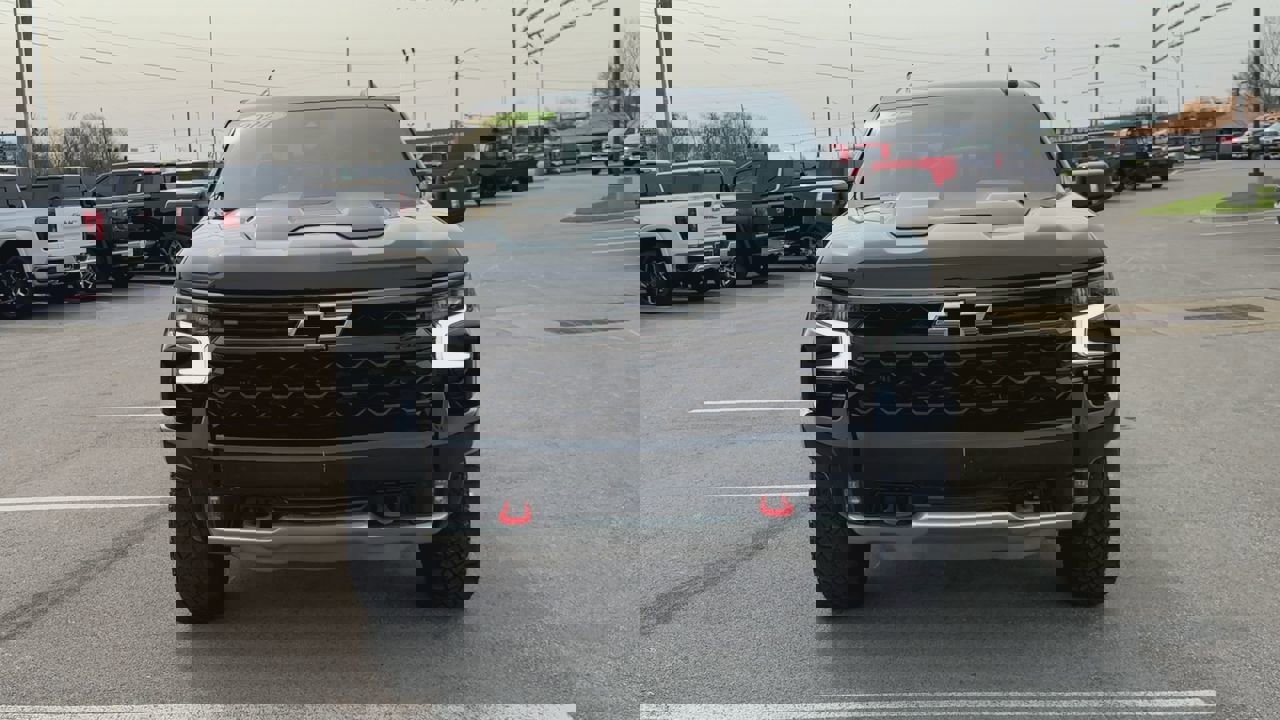 Used 2024 Chevrolet Silverado 1500 ZR2 w/ Technology Package image 2